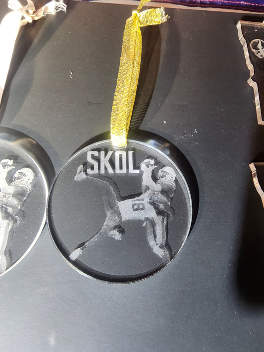 THE CATCH (Ornament)